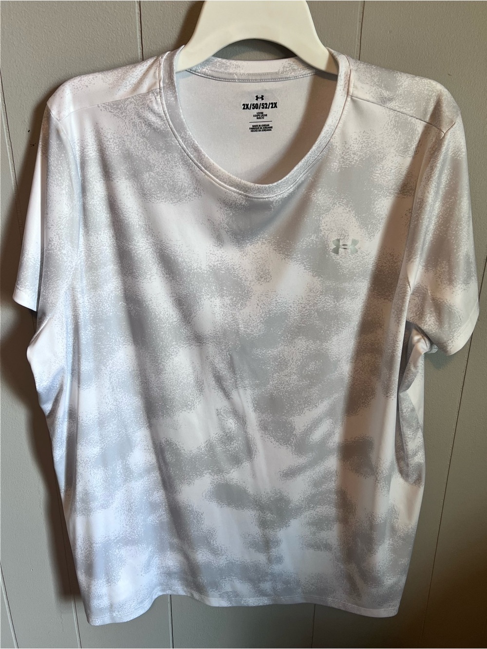 Under Armour Women’s White and Light Gray Camo Short-Sleeve Performance Tee
